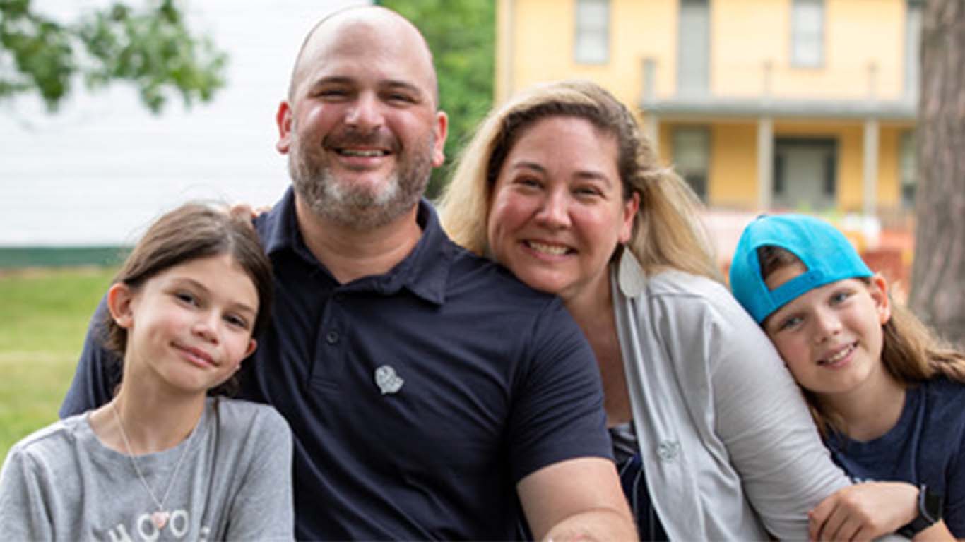 jeff-bender-familly-ceo-lion-owl